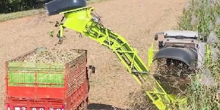 Powerful Trafficability Green Colour Harvesting Machine for Lodging Seriously Field