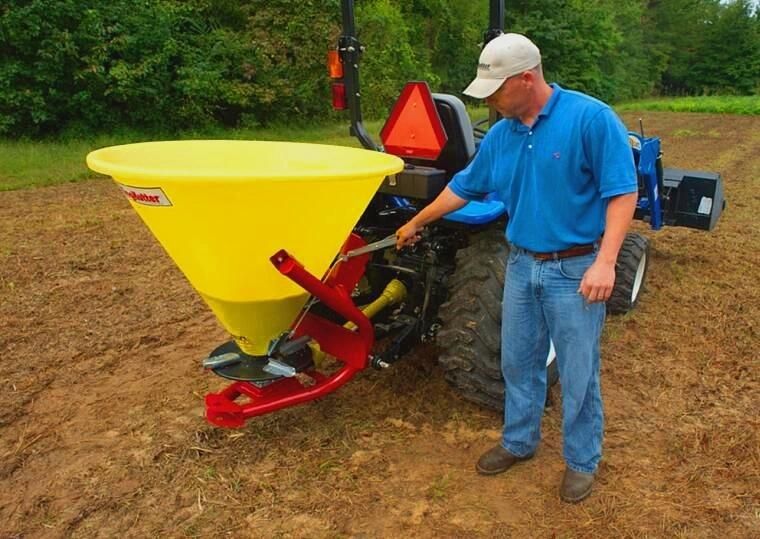 High Quality CDR Series 260-600L Capacity Tractor Hitch Pto Drive Fertilizer Spreader for Sale